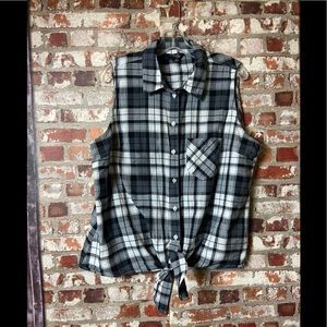 Brooke Leigh 2X Sleevless Button Plaid Blouse